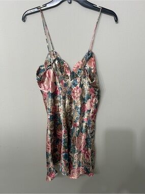 Women’s Victoria’s Secret Floral Satin Sleepwear Set Size Medium